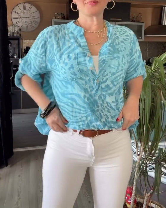 Bluzka z nadrukiem i dekoltem w kształcie litery V zapinana na guziki z rękawami trzy czwarte