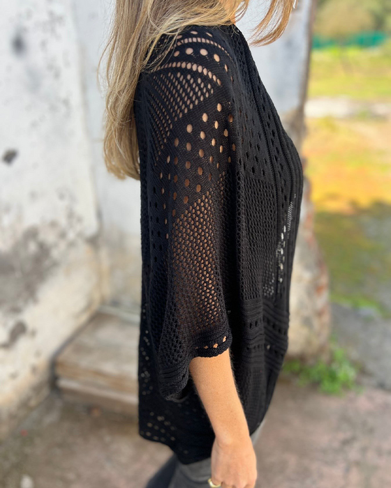 Elegancki płaszcz z designem w pleteniu dziurawym